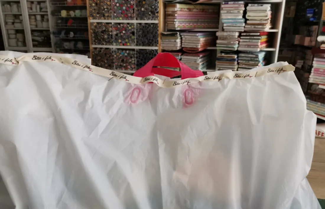 Així es preparen les mascaretes per ser entregades, ahir.