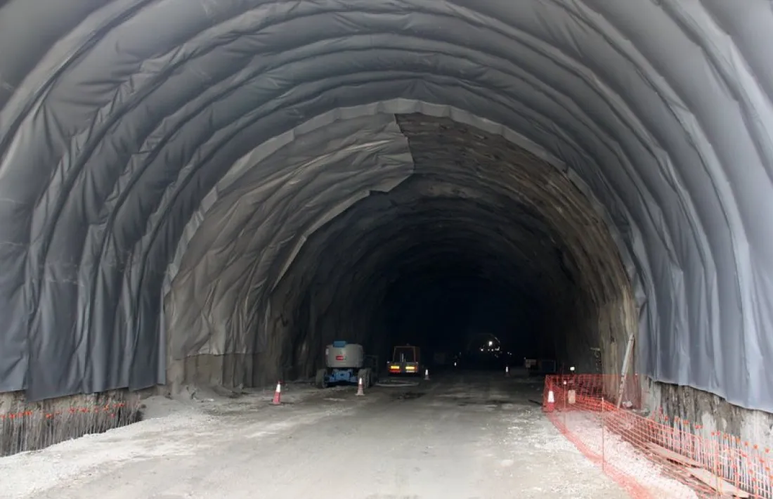 Obres al túnel, ara paral·litzades.