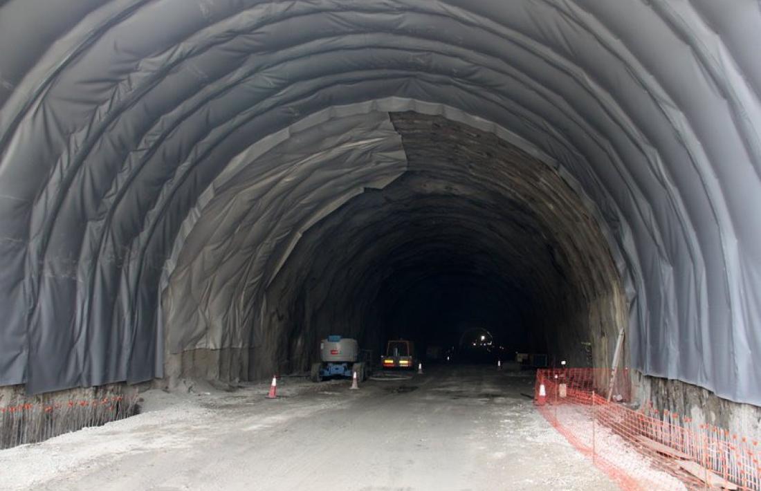 Obres al túnel, ara paral·litzades.