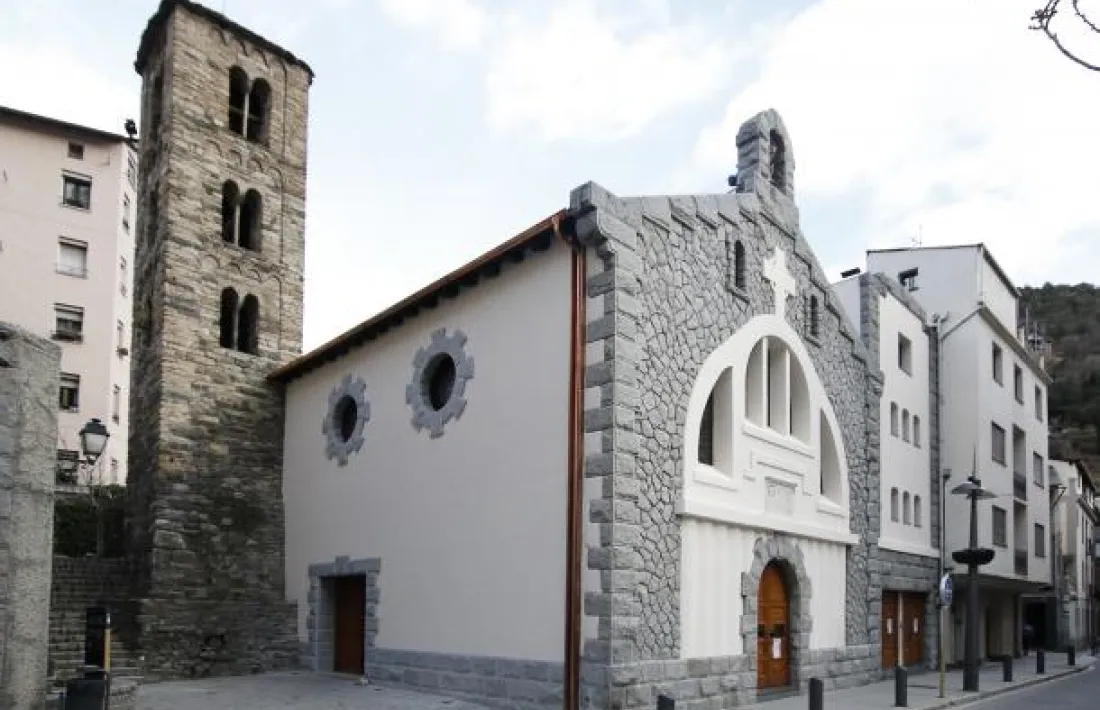 L'església parròquia pot ser un dels punts on es millori la il·luminació.