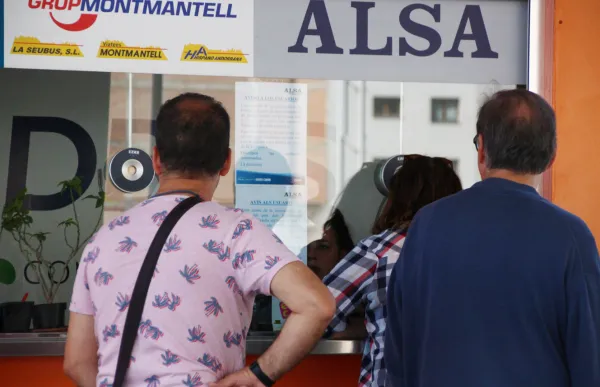 150095_finestreta-alsa-durant-dia-protestes_2280982032_64581298_1329x886