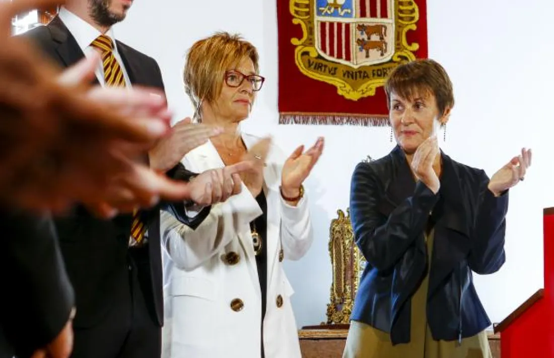La subsíndica, Meritxell Palmitjavila, i la síndica general, Roser Suñé.