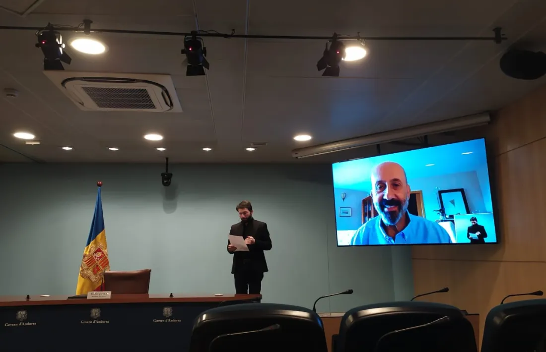 Moments abans de l'inici de la compareixença del ministre de Salut, Joan Martínez Benazet.