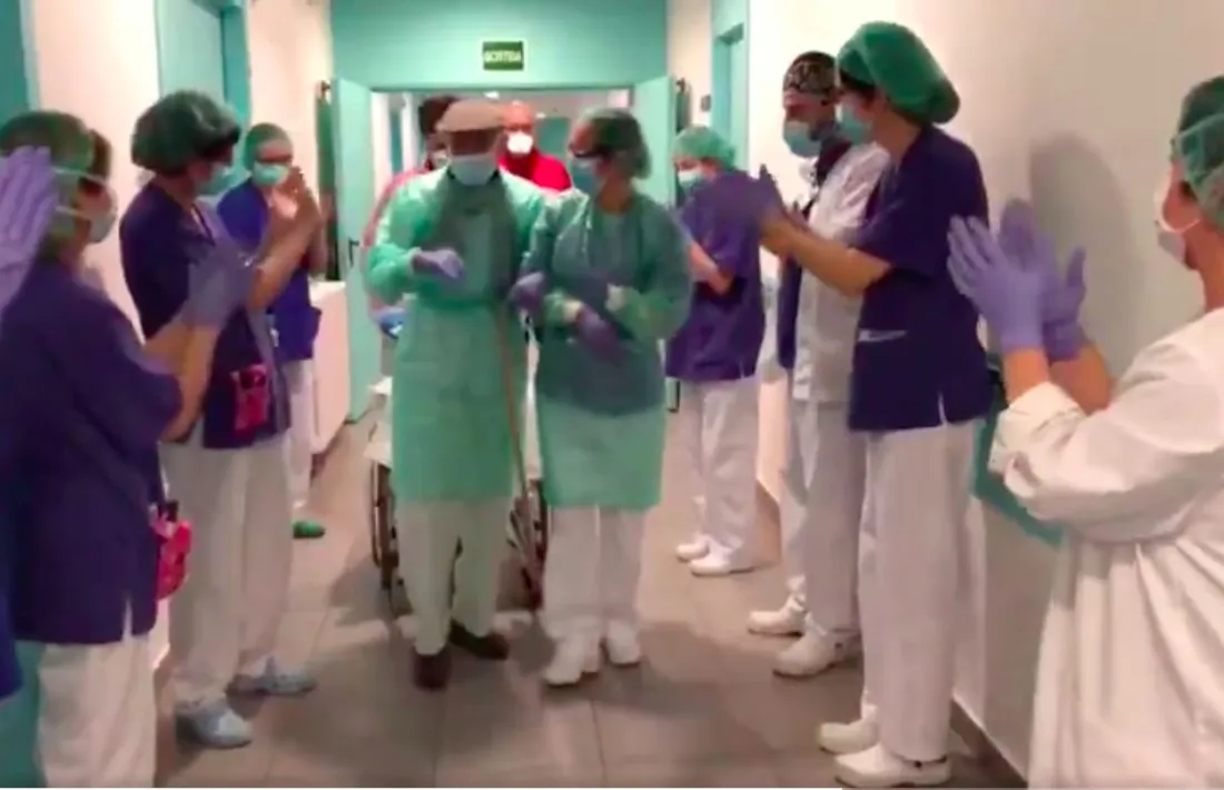 Moment en què el pacient abandonava l'hospital.