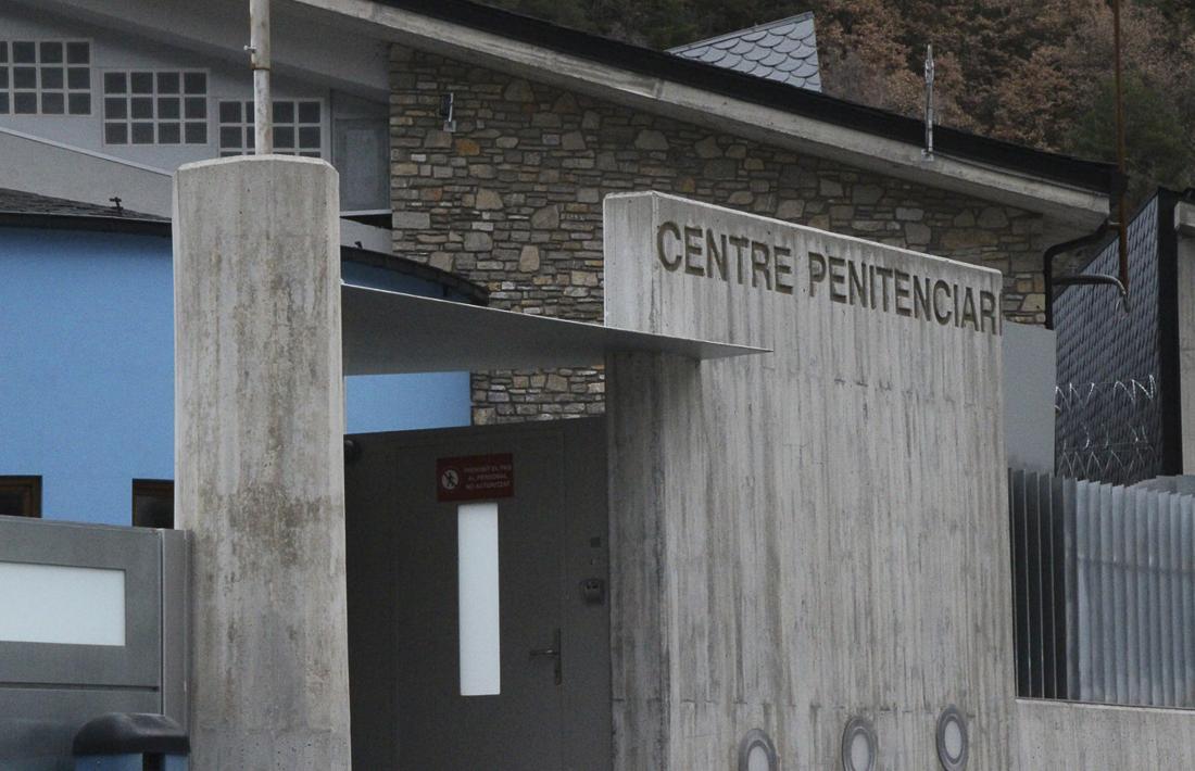 L’exterior del centre penitenciari de la Comella.