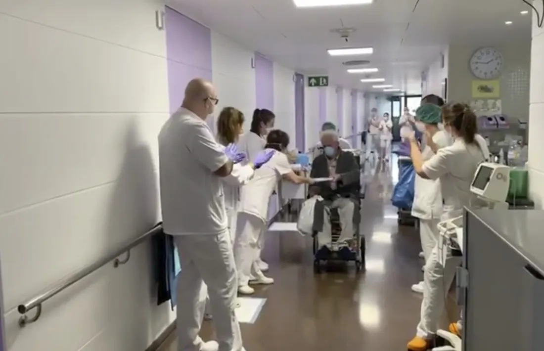 Un nou pacient donat d'alta que supera el coronavirus.