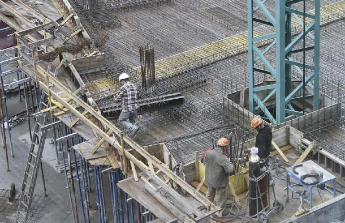 El sector de la construcció podria beneficiar-se de l'extensió del termini per recuperar hores de feina perdudes.