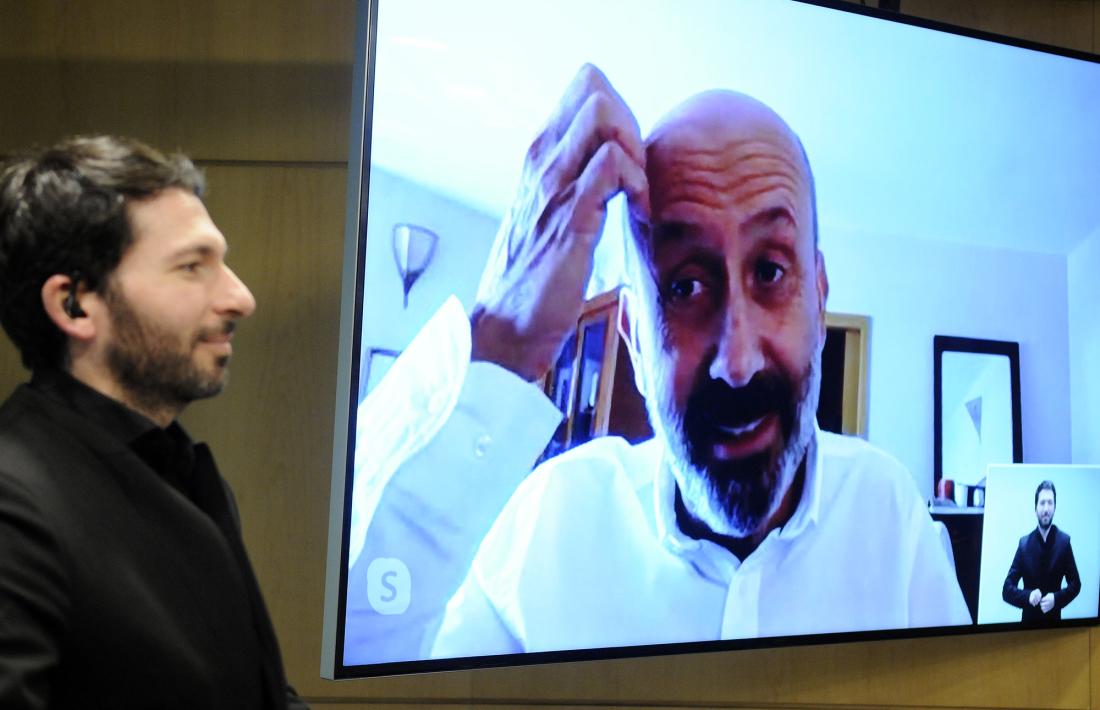 El ministre de Saut, en la compreixença d'aquest migdia, via skype com és habitual des que va entrar fa quinze dies en aïllament domiciliari.