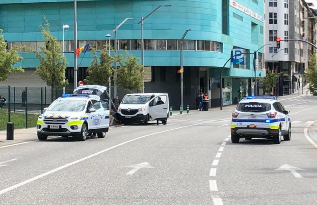 La policia al lloc de l'atropellament.