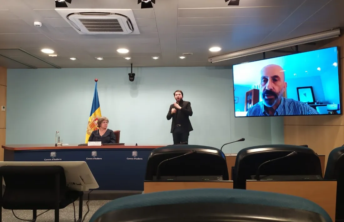 El ministre de Salut, Joan Martínez Benazet, ha comparegut amb la cap d'àrea de Prevenció de la Salut, Rosa Vidal.