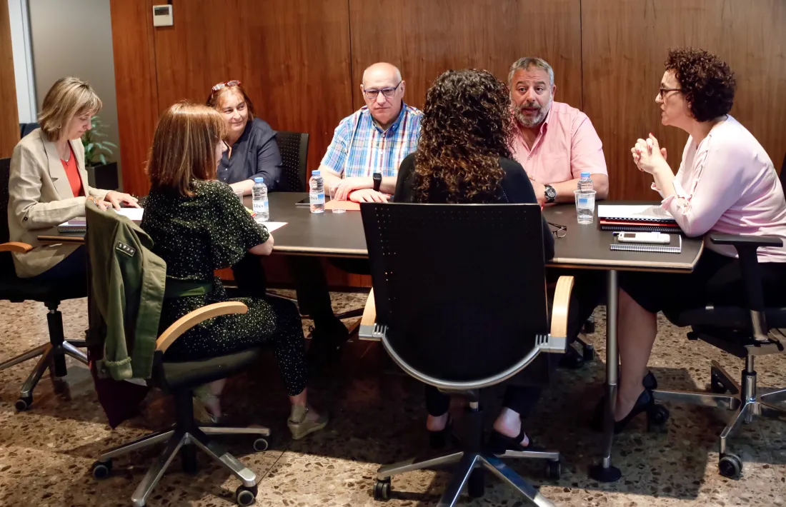 Representants sindicals en una reunió anterior amb la ministra.