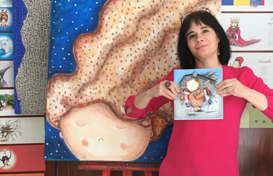 Cecília Santañes amb el seu llibre.