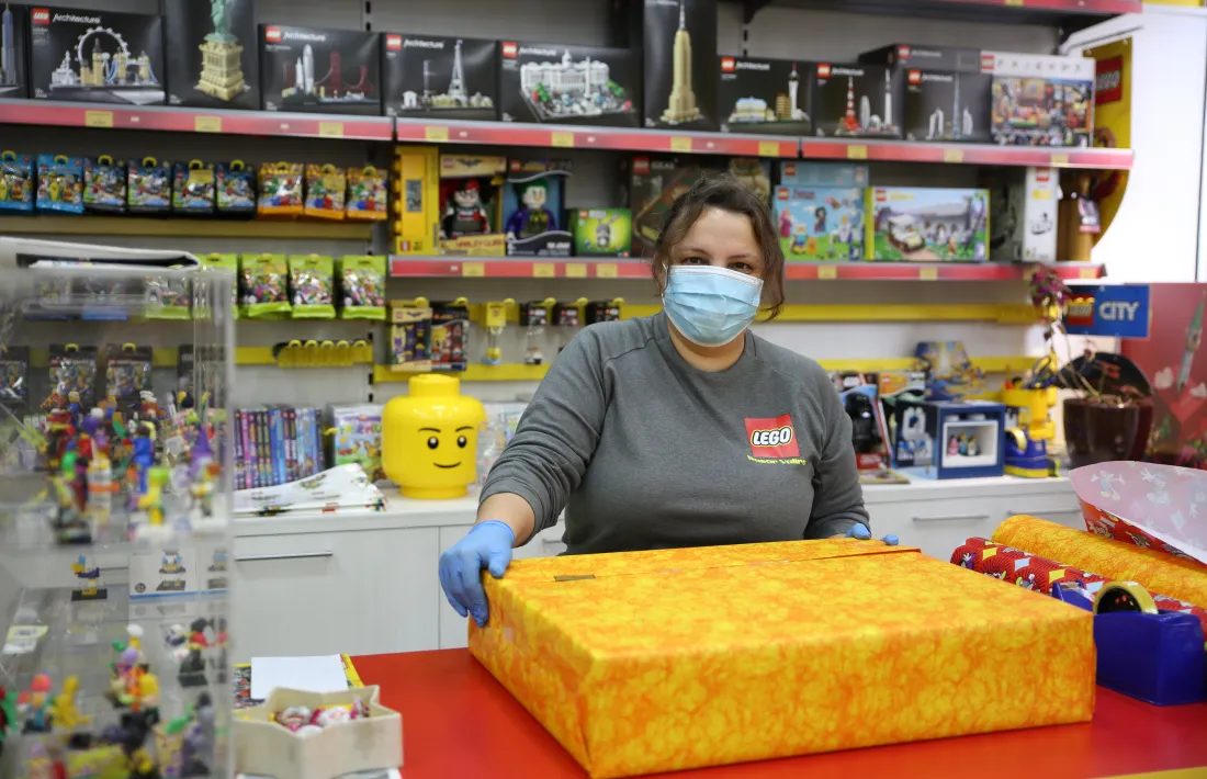 Basar Valira va optar per reobrir amb la màxima seguretat dues de les seves botigues.