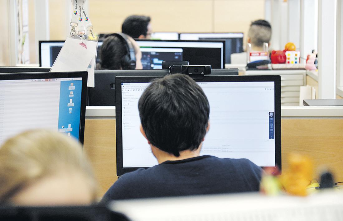 El percentatge del personal de les empreses que utilitza les TIC és del 79%.