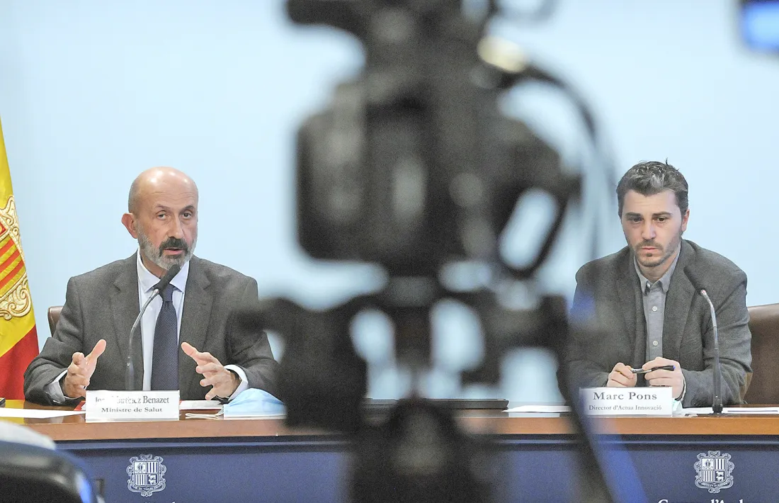 El ministre de Salut, Joan Martínez Benazet, i el director d’Actua Innovació, Marc Pons, en la compareixença d’ahir.