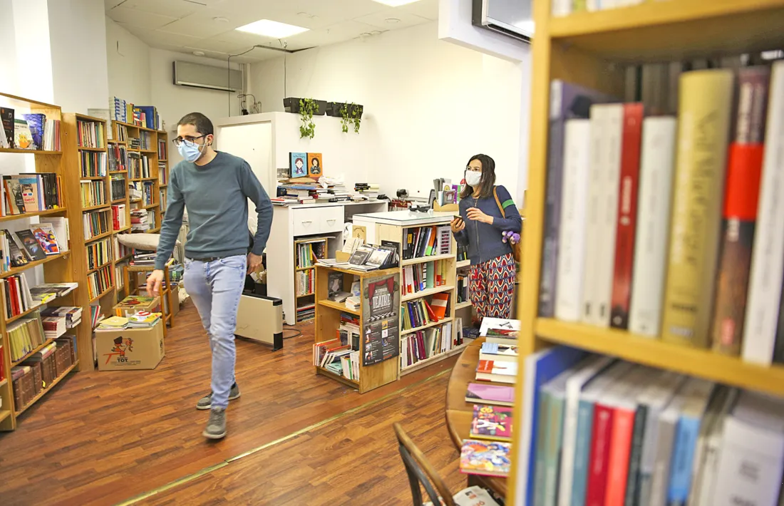 A La Puça, Oliver Vergés va atendre sobretot encàrrecs, i el llibre local –de quilòmetre zero, diu ell– va ser el més demanat.
