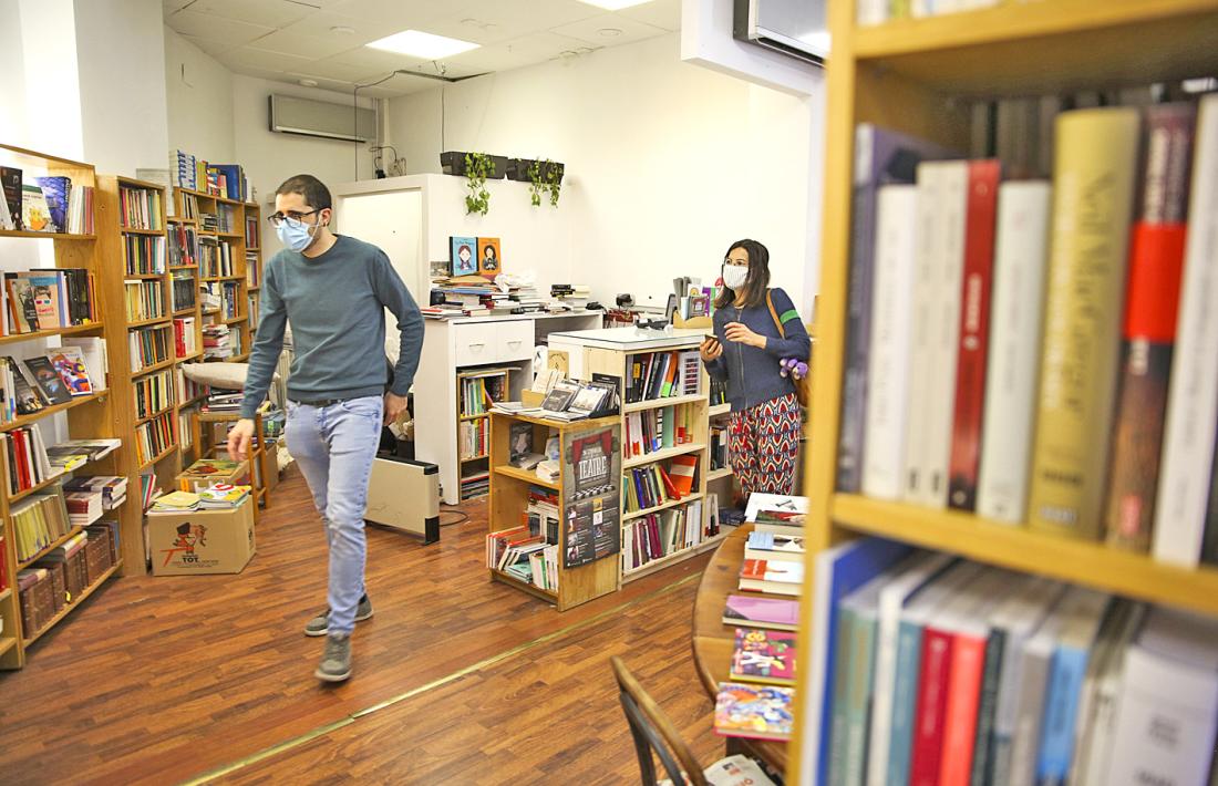A La Puça, Oliver Vergés va atendre sobretot encàrrecs, i el llibre local –de quilòmetre zero, diu ell– va ser el més demanat.