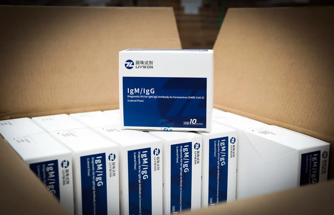 Detall de les capses que contenen els testos que es faran a la població.