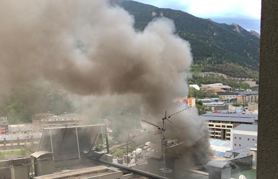 Aquesta és la fumarada que va provocar l'incendi.