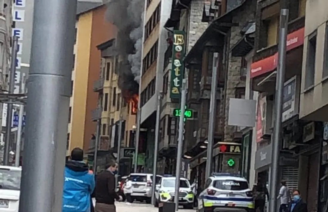 Incendi a la part alta d’Escaldes.