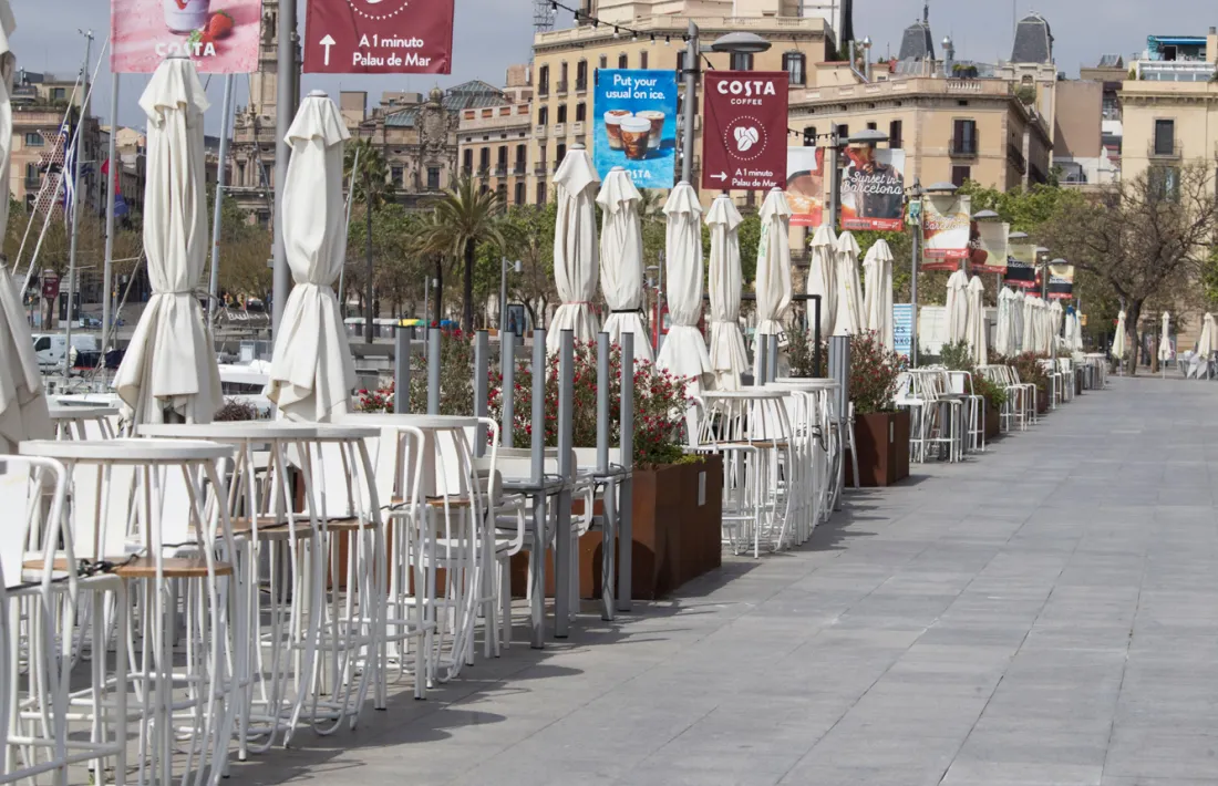 Terrasses desmuntades en una destinació turística.