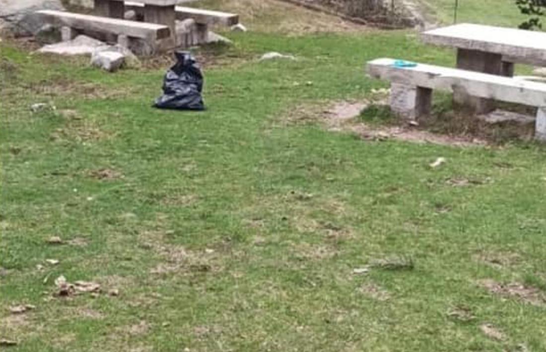 Deixalles abandonades a la zona dels cortals d'Encamp.