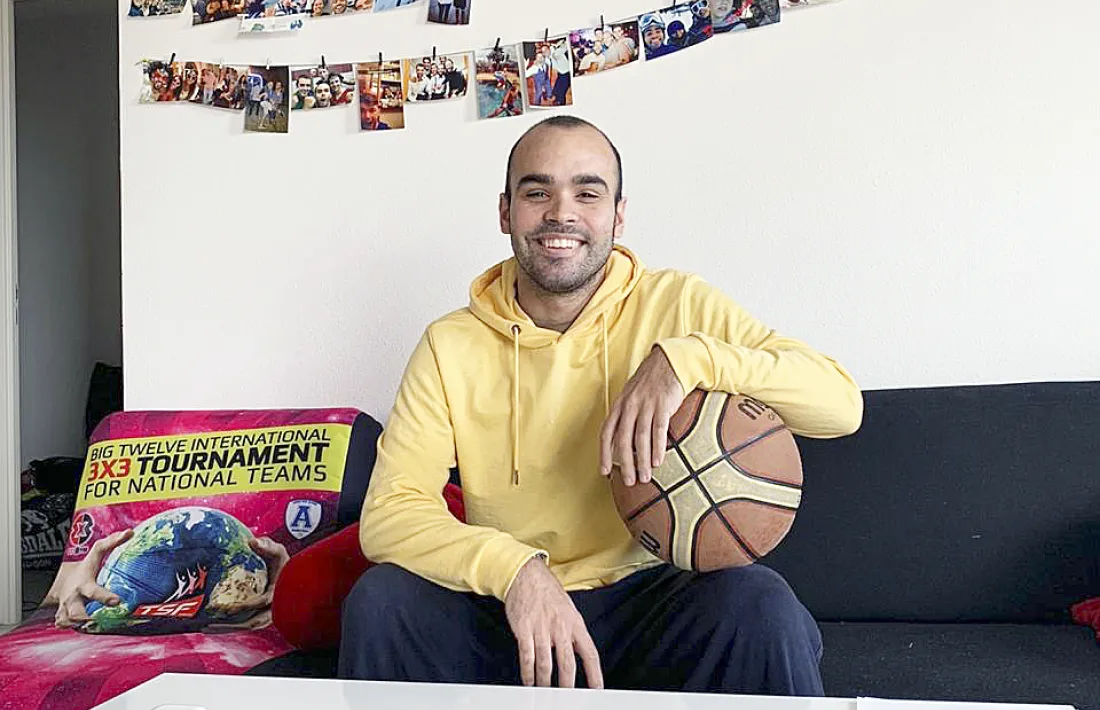  Jordi Moliné al seu pis de Ramonville-Saint-Agne (Tolosa), el seu espai de confinament.