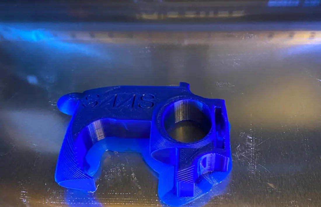 Procés d'impressió de l'artilugi a la impressora de l'hospital.