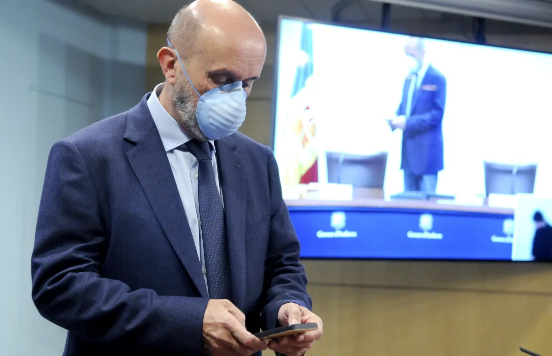 El ministre de Salut, Joan Martínez Benazet, abans de la compareixença d'aquesta tarda.