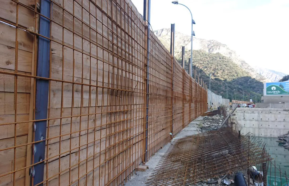 La malla que es va posar a la zona de la Portalada després de l'esllavissada.