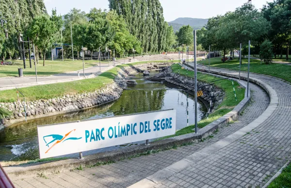 parque_olimpico_del_segre._canal_de_aguas_bravas_y_panel