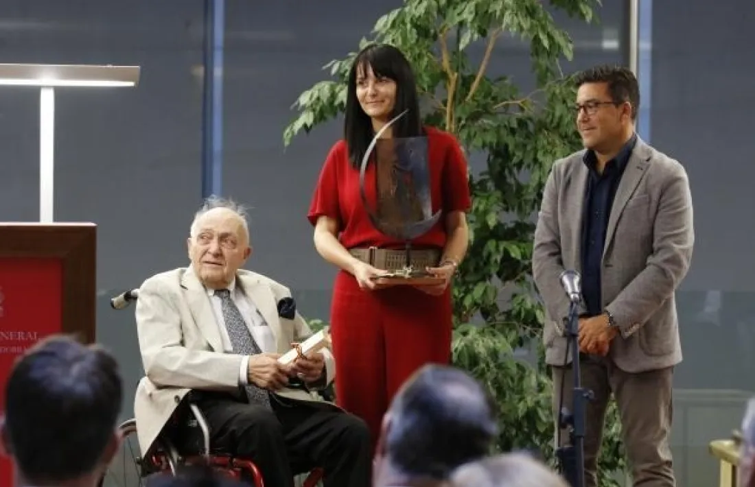 Josep Vives Molins, al Consell General amb l'aleshores subsíndica, Mònica Bonell: acabava de rebre el premi Àgora