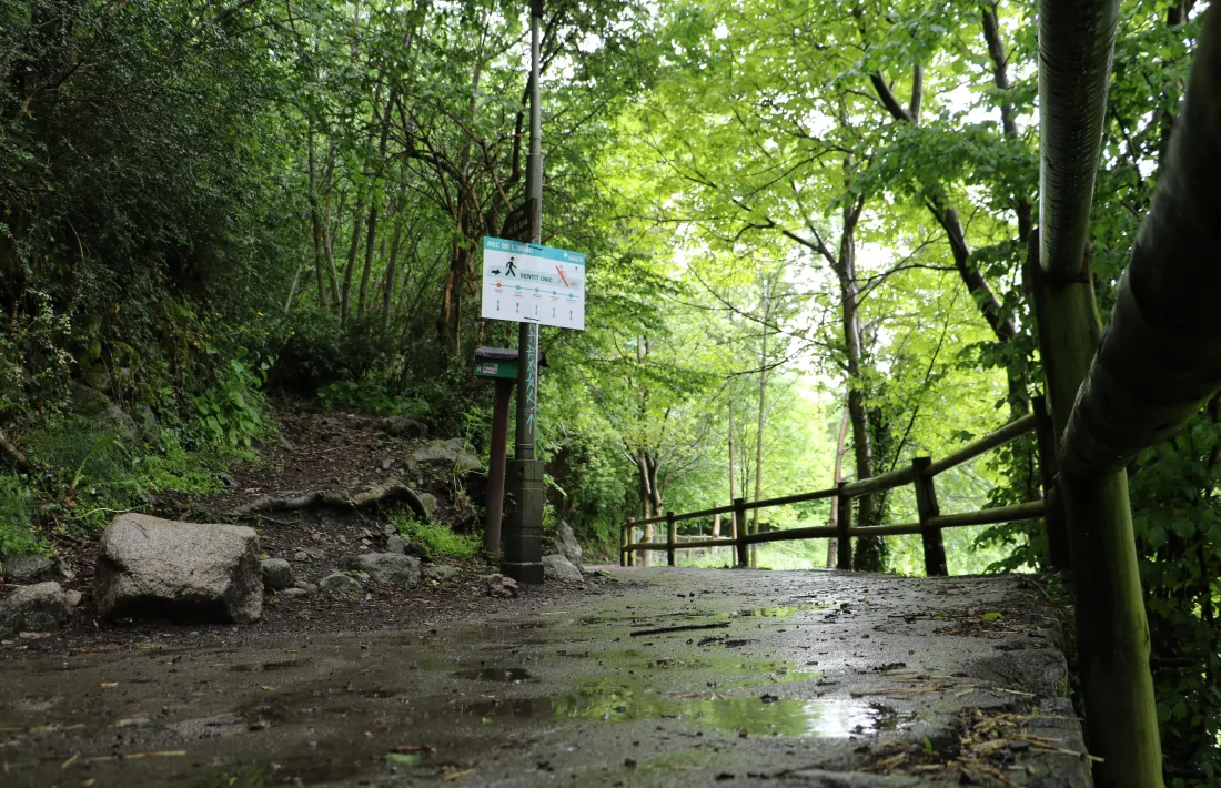 El rec de l'Obac, buit de persones a causa de la pluja.