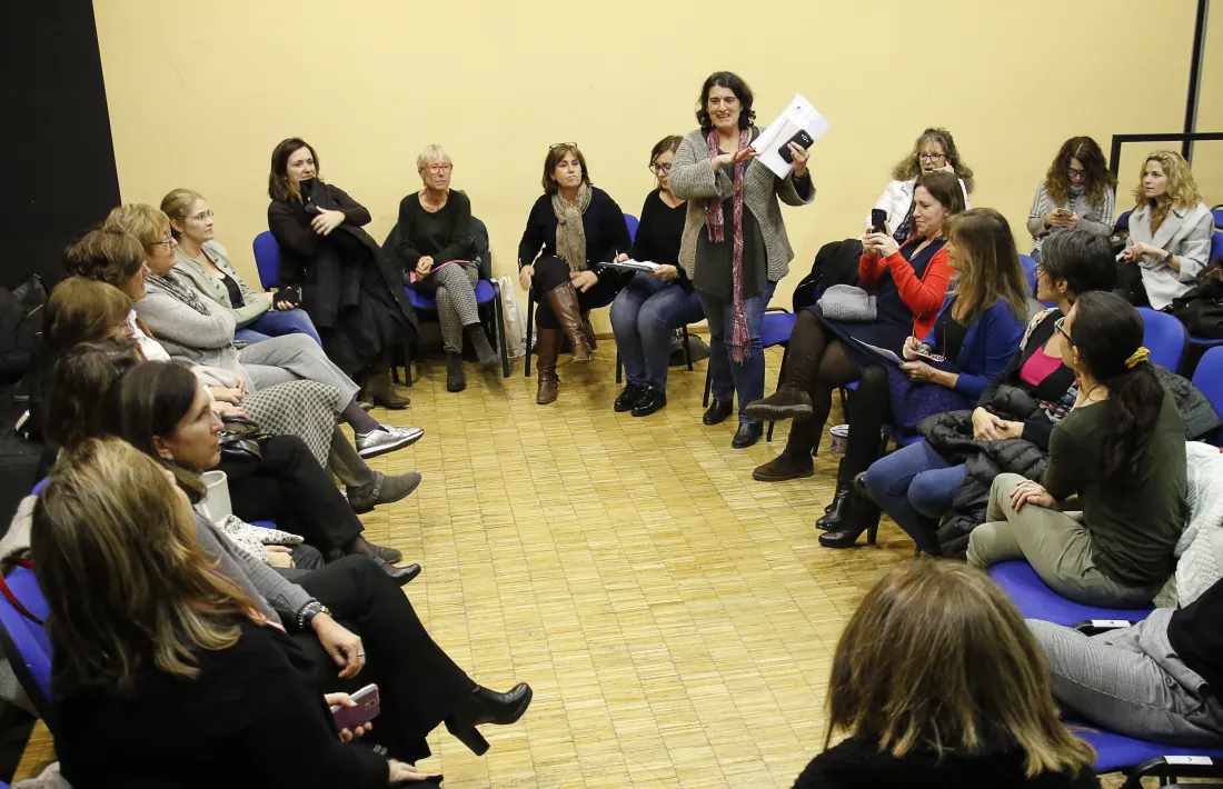 Una assemblea d'Acció Feminista.