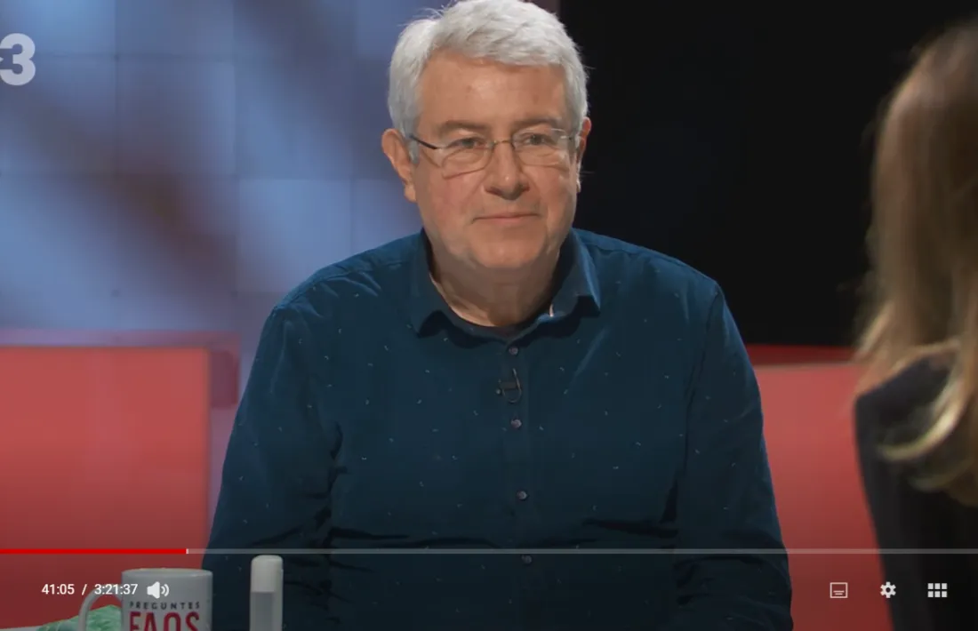 L''emprenedor social' Jim Roldán, entrevistat ahir a la nit al 'FAQS' de TV3 per la periodista Cristina Puig.