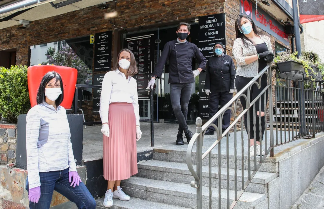 L’equip de col·laboradors que fan possible aquesta iniciativa sense ànim de lucre.