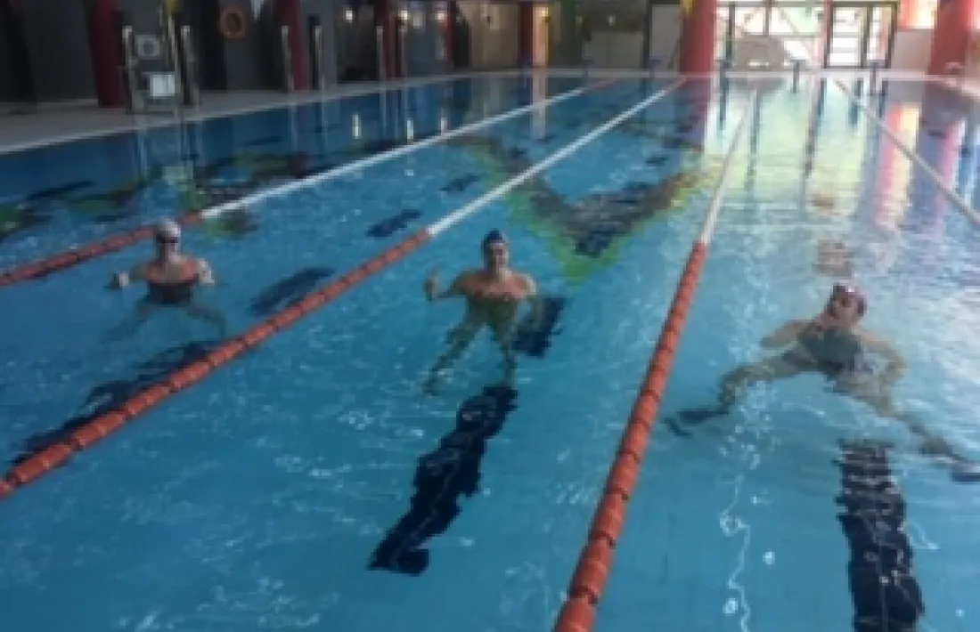Els nedadors becats entrenant avui a la piscina del CEO.