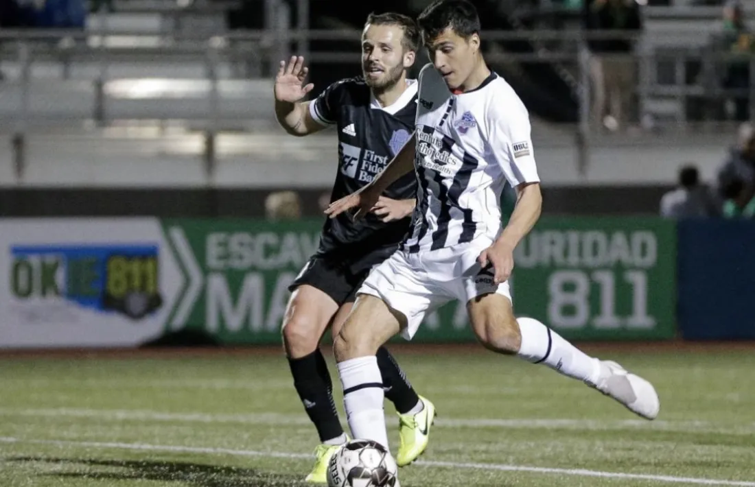 L’internacional andorrà jugant un partit amb el seu equip, el Switchbacks.