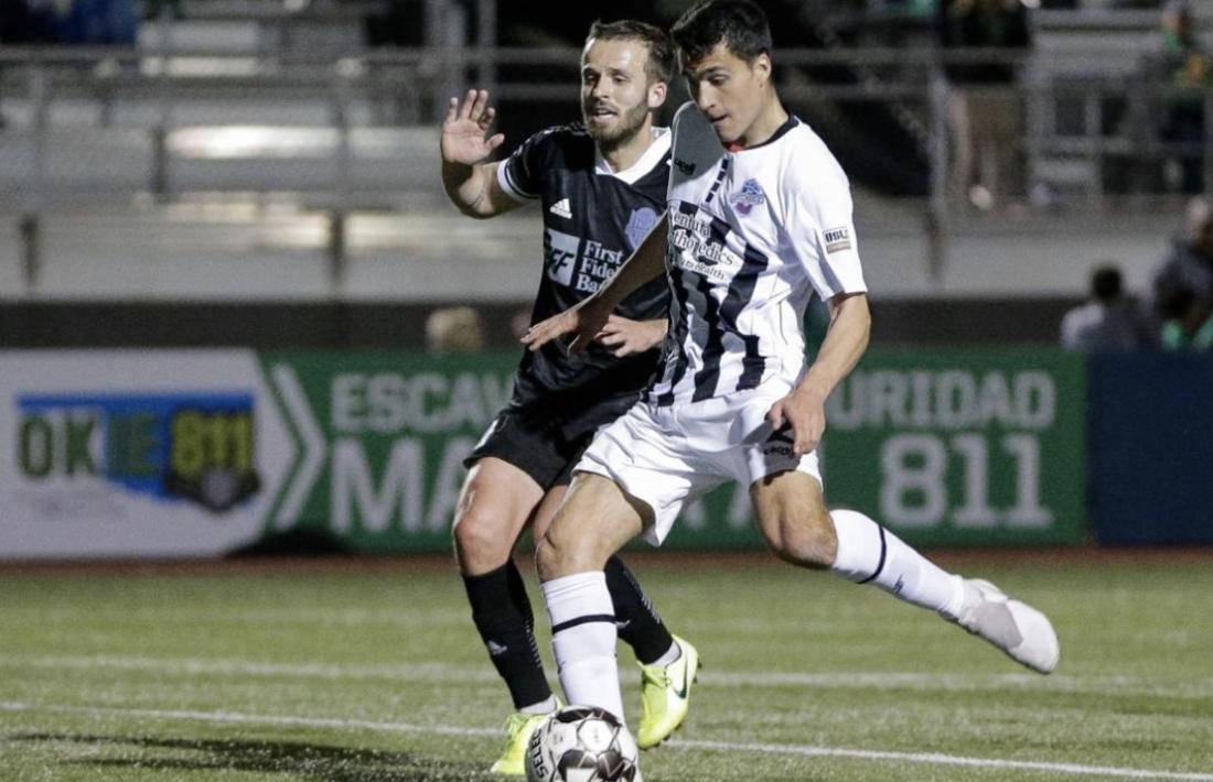 L’internacional andorrà jugant un partit amb el seu equip, el Switchbacks.
