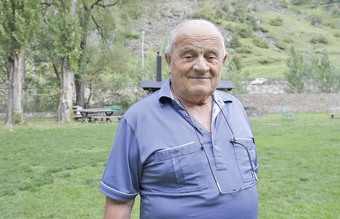 Mossèn Ramon, en una foto d’arxiu a la campa de la casa de colonies d’AINA a Canillo.