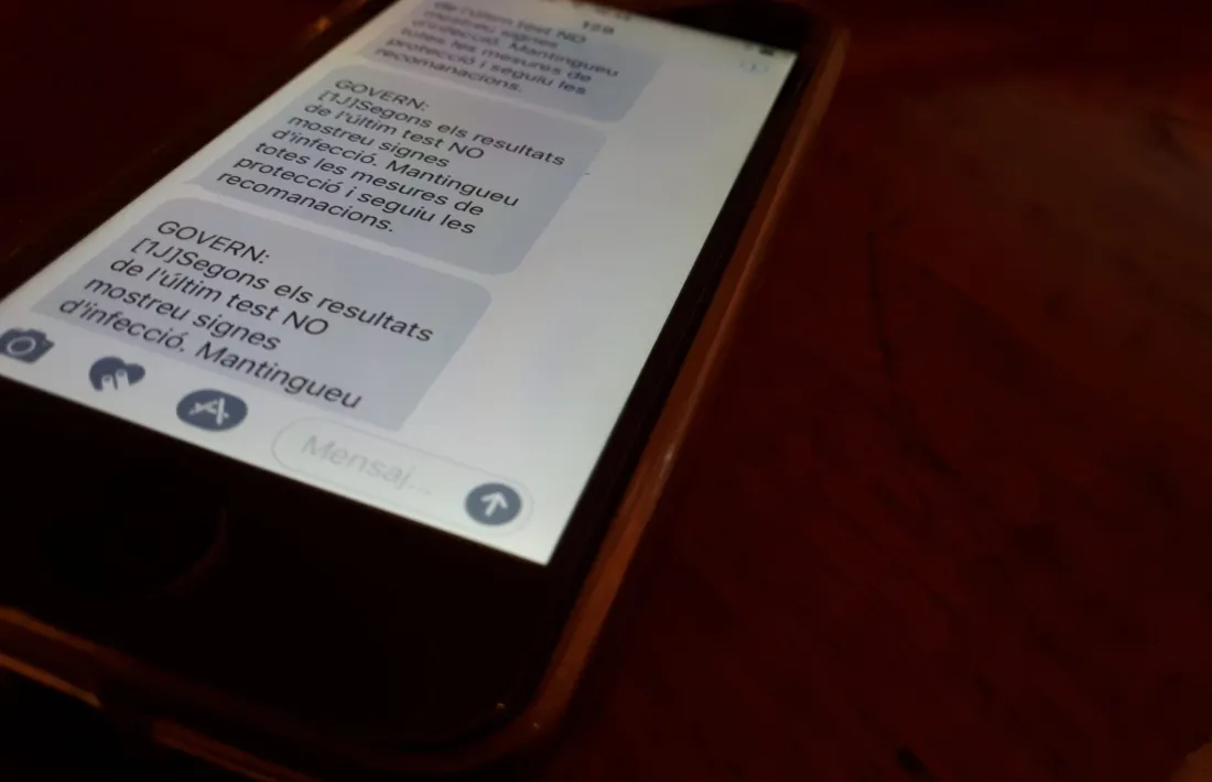 Un dels mòbils que ha rebut fins a 12 vegades el mateix missatge d'Actua Tech.