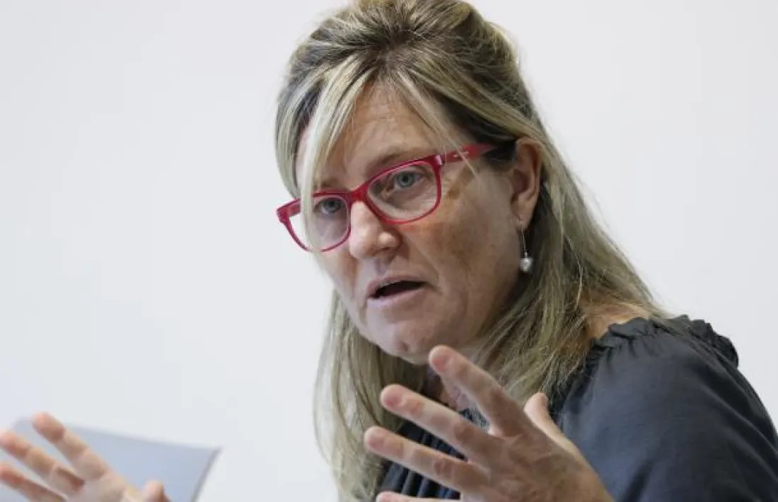 La catalana Mònica Geronés és psicopedagoga, va participar en l'elaboració del Llibre Blanc de la Igualtat i coordina també el Llibre blanc del transtorn de l'espectre autista.