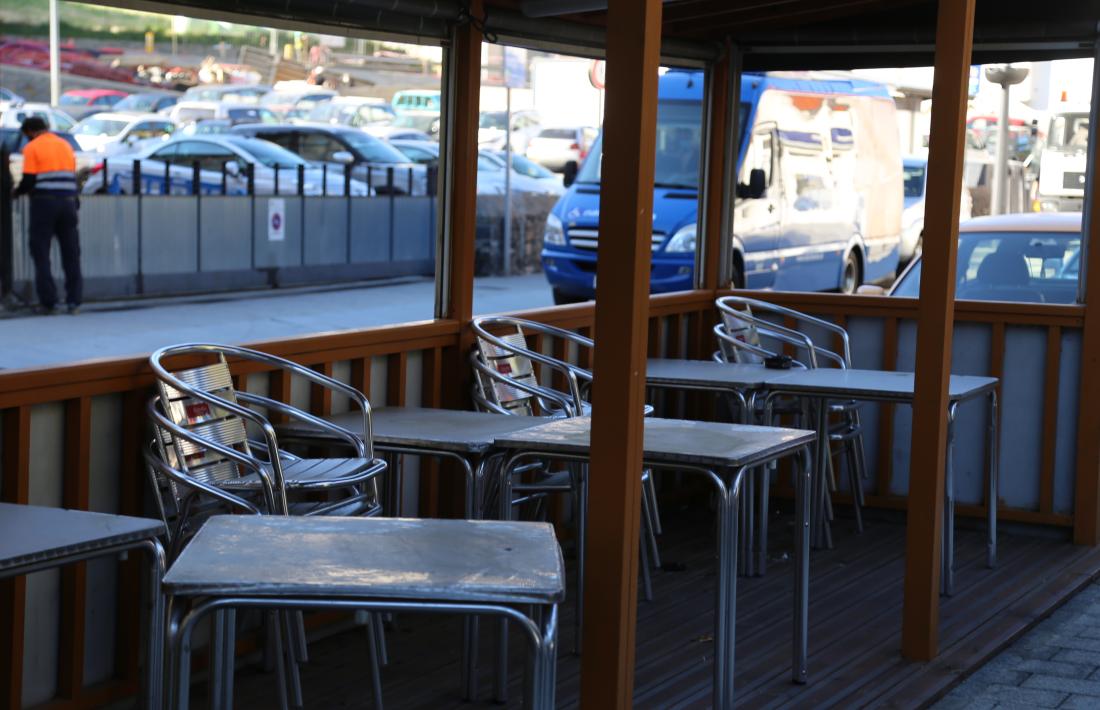 Una terrassa d'un bar lauredià.