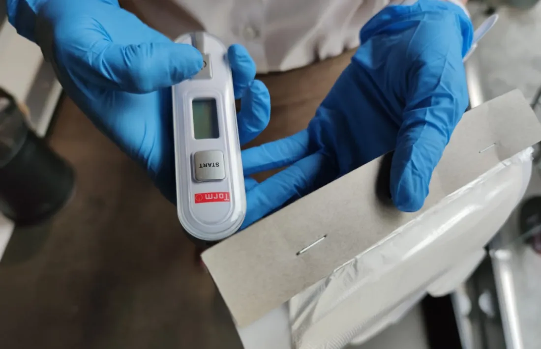 Un termòmetre dels que s'utilitza per prendre la temperatura als comerços.