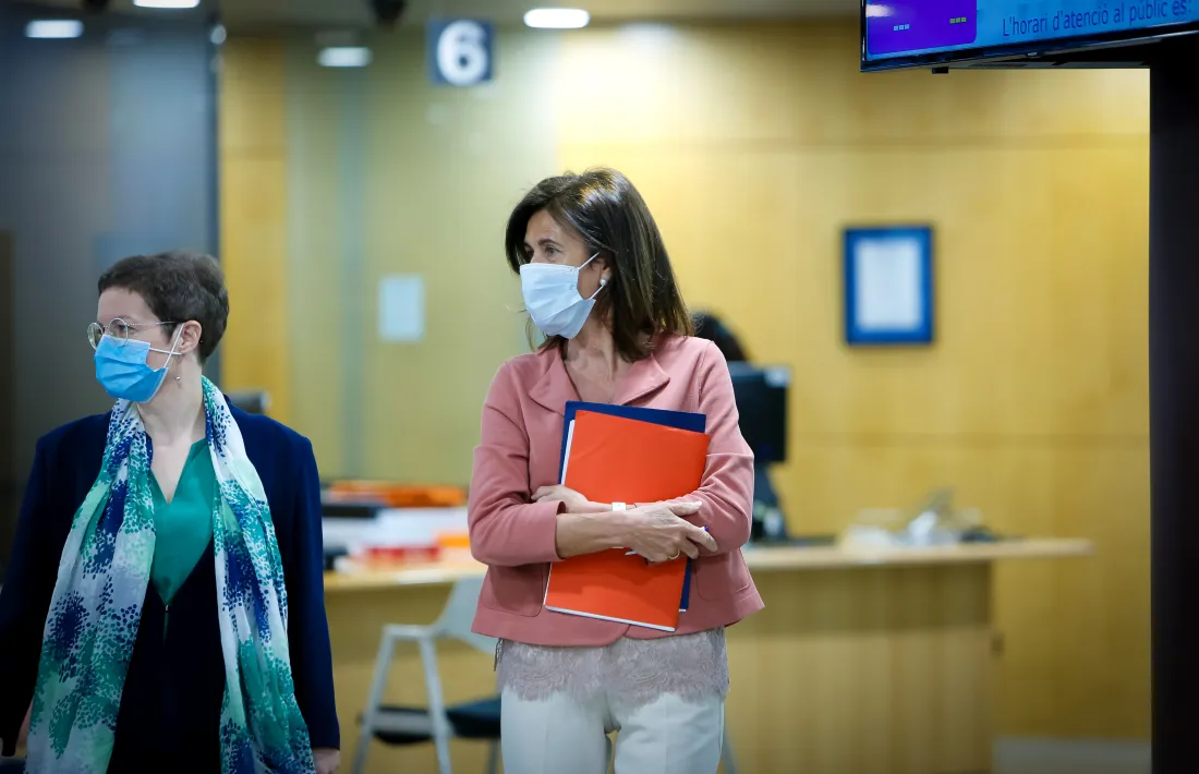 La directora d'Ensenyament Superior, Recerca i Ajuts d'Estudi, Meritxell Gallo i la ministra Vilarrubla, aquest matí.