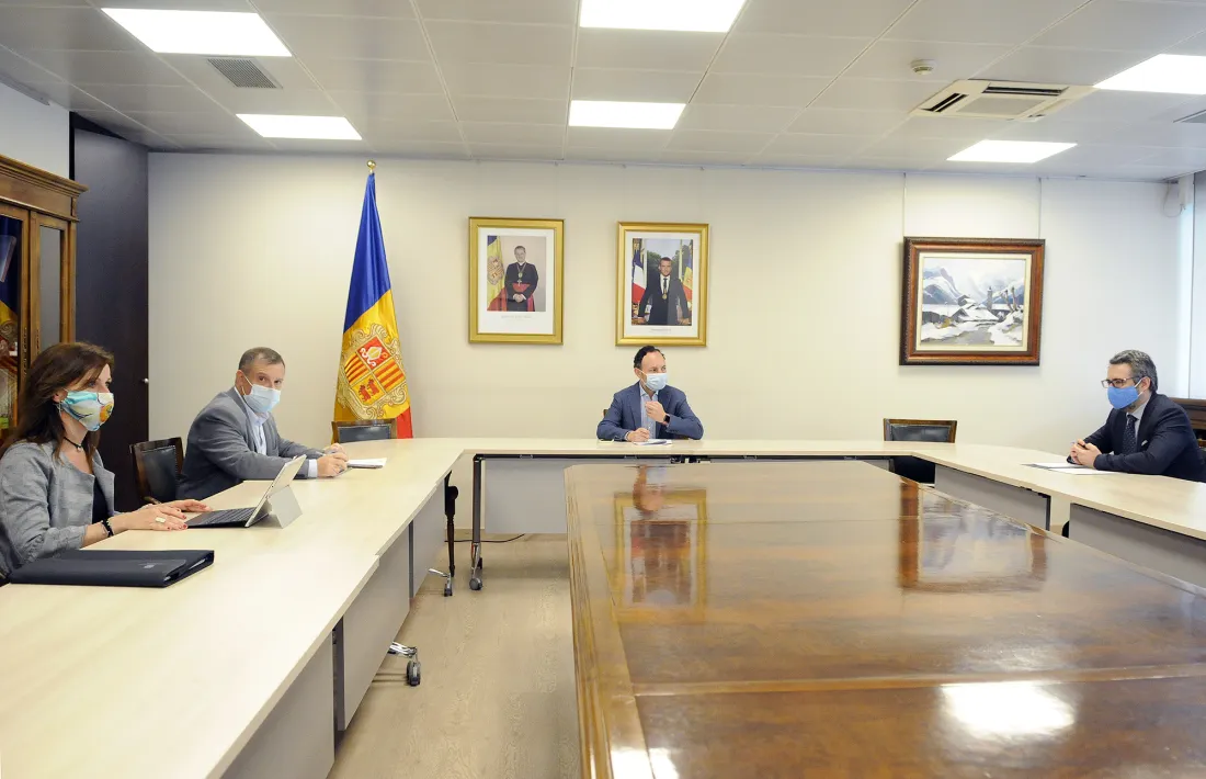 Imatge de la trobada dels cònsols escaldencs, Josep Majoral i Mireia Codina, amb Xavier Espot i Eric Jover.