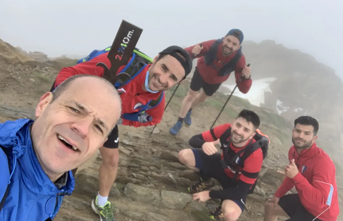 Alguns jugadors de l’Inter Escaldes van decidir pujar ahir al pic del Casamanya.