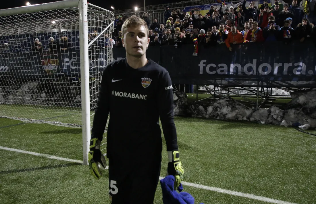 El porter de l'FC Andorra, Miguel Bañuz, el primer en renovar.