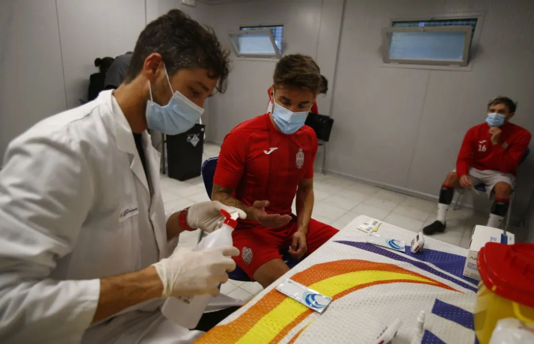 El biòleg Joel López va realitzar els primers tests als jugadors al CE FAF.