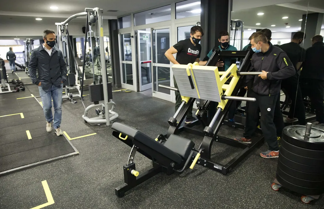 El conseller d'Esports, Alain Cabanes, en la visita que va fer ahir al centre esportiu.